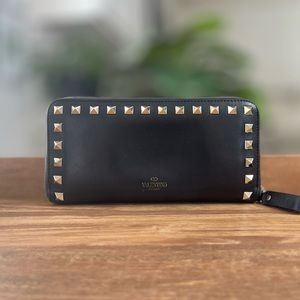 Authentic Valentino Garavani Rockstud black Leather Wallet